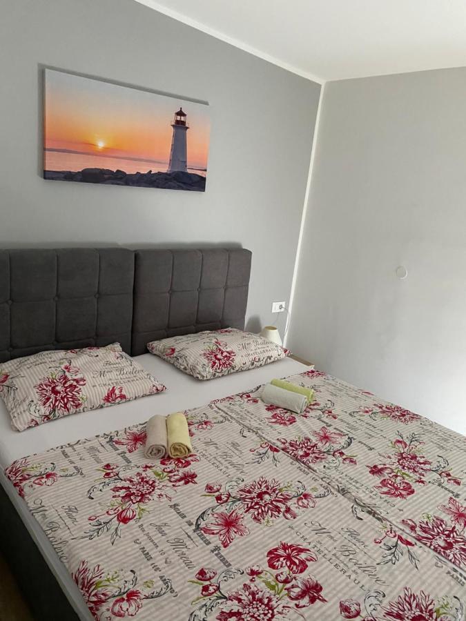 Apartmani Bella Vista Njivice Esterno foto